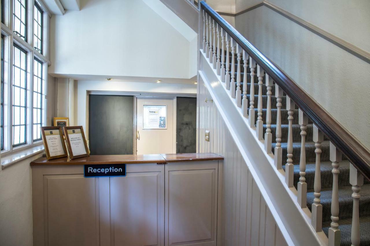 Half Moon, Sherborne By Marston'S Inns Bagian luar foto