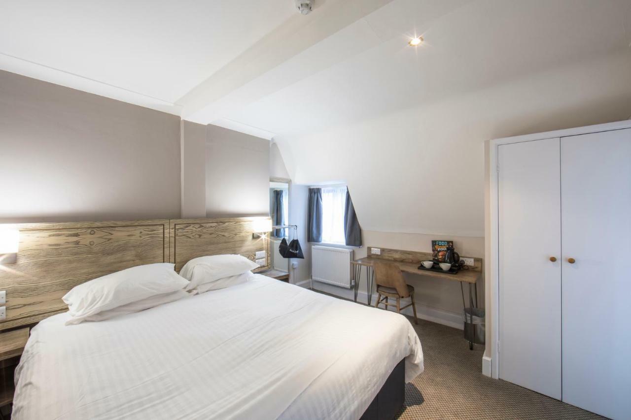 Half Moon, Sherborne By Marston'S Inns Bagian luar foto