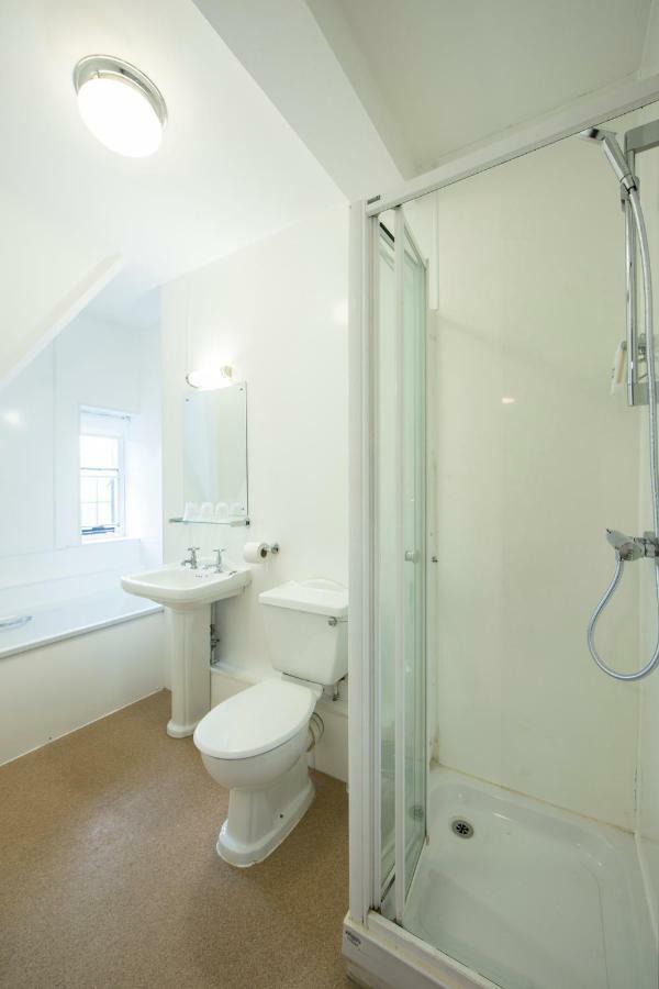 Half Moon, Sherborne By Marston'S Inns Bagian luar foto